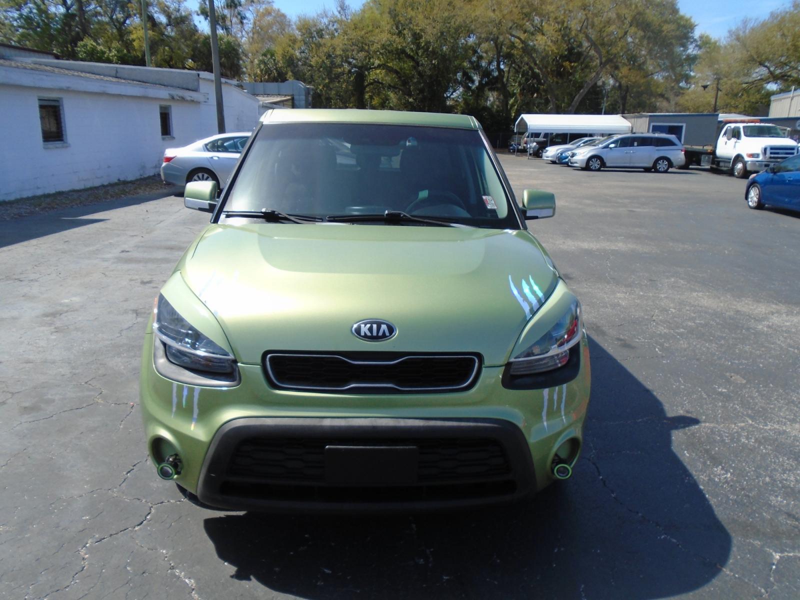 2013 Kia Soul Base (KNDJT2A55D7) with an 1.6L L4 DOHC 16V engine, 5-Speed Manual transmission, located at 6112 N Florida Avenue, Tampa, FL, 33604, (888) 521-5131, 27.954929, -82.459534 - Photo #1